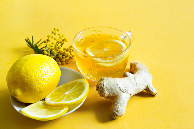 顺势疗法一杯药茶 生姜 柠檬 阿拉伯树胶 在寒冷的季节增强免疫系统症状草药茶过敏