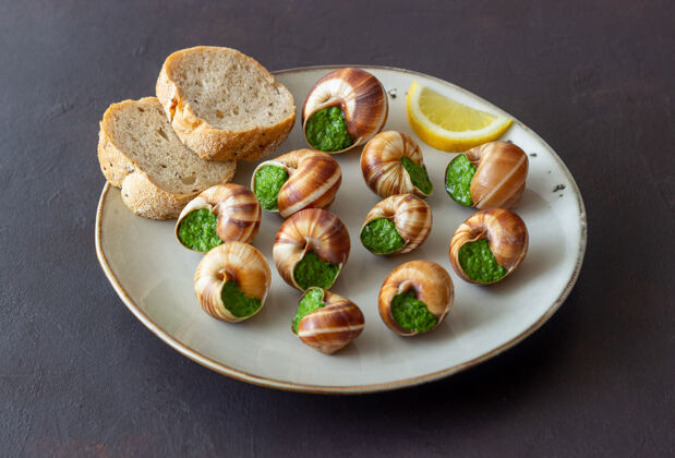 美味勃艮第蜗牛香草黄油蜗牛健康饮食法国食品准备美食餐巾纸
