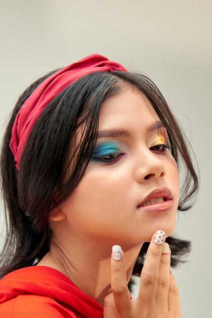 制造美丽的黑发亚洲模特肖像亚洲化妆眼睛