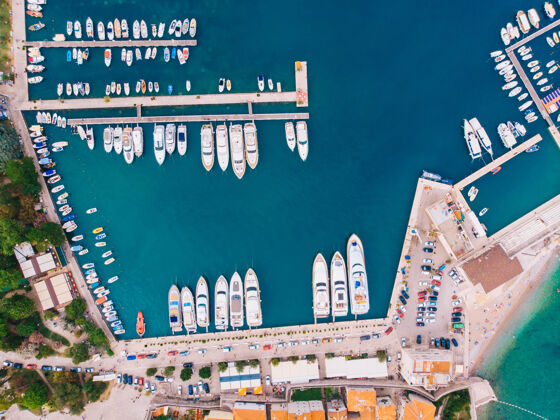 海洋从空中看码头停泊游艇 布达瓦 黑山旅游亚得里亚海夏天