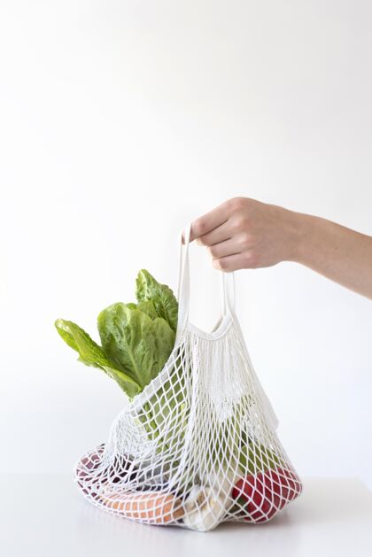 循环把蔬菜放在一个纺织袋里责任节约零浪费