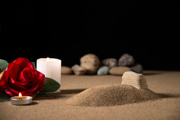 蜡烛红花烛沙小坟正面图丧葬死亡鹅卵石沙子