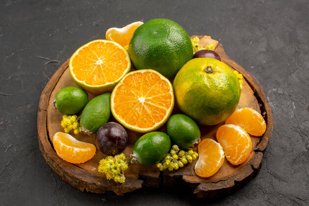 可食用水果在黑暗的空间里看到新鲜的绿橘子和飞珠酸味柠檬节食