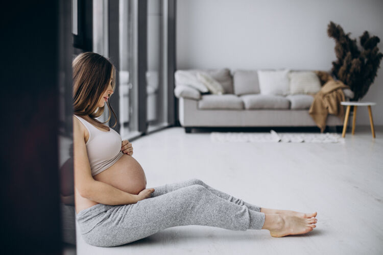 为人父母孕妇在家锻炼后休息怀孕腹部运动