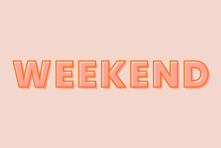 周末在柔和的桃色背景上的周末排版文字情感休息
