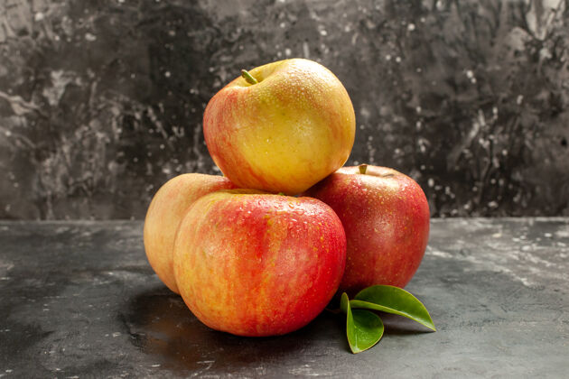 多汁正面图新鲜的苹果上一张深色的照片醇厚的水果成熟的维生素果汁颜色树梨苹果前水果