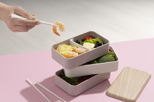 食品日本便当盒的高角度排列分类日本组成