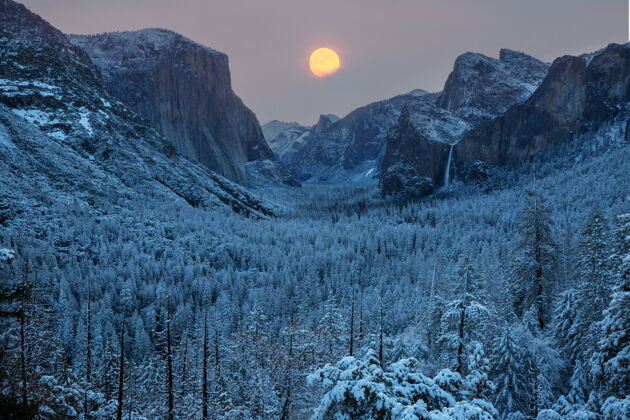 充满活力美丽的约塞米蒂国家公园风景 加利福尼亚州野生阳光石头