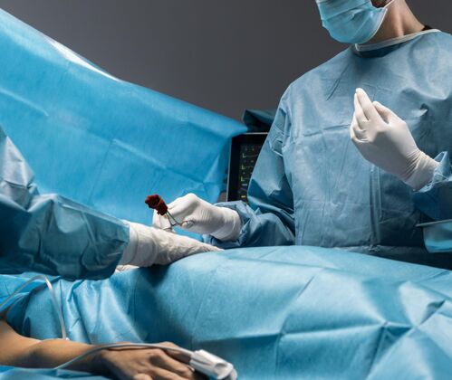 医疗医生用特殊设备做的手术医生外科医生手术