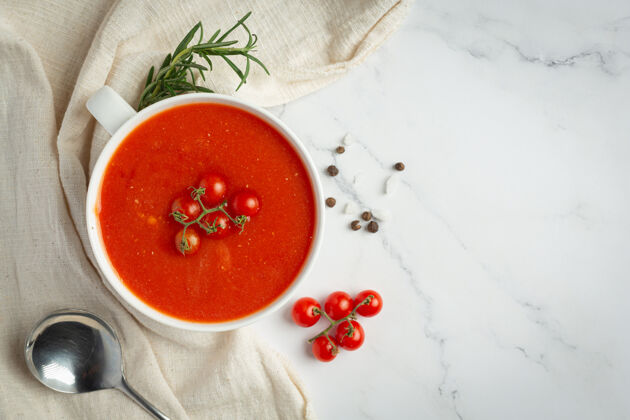 混合物温热的番茄汤盛在碗里蛋白质纤维蔬菜