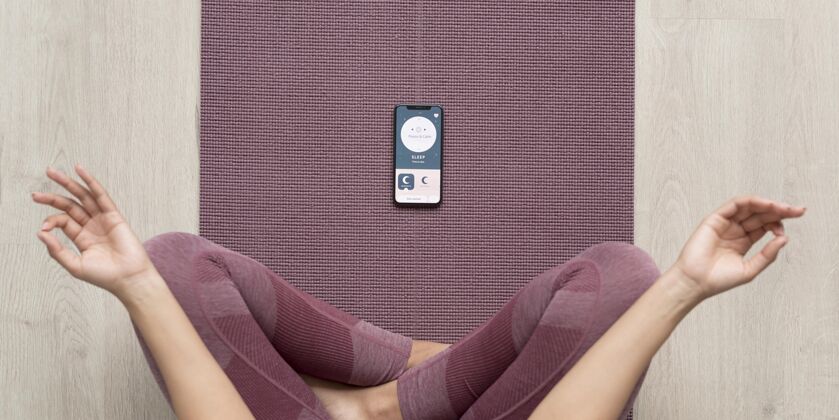 登录健身女用手机应用做瑜伽身体移动瑜伽