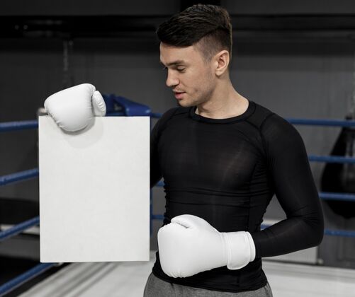 运动戴拳击手套的人模拟训练运动健康锻炼
