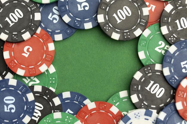 幸运绿色背景上带空格的赌场代币赌博成功金钱