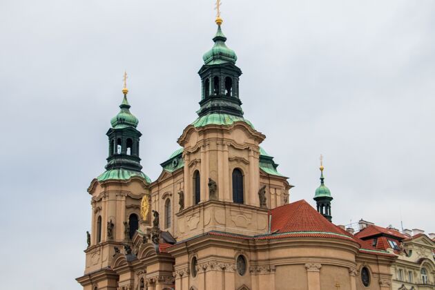 屋顶布拉格老城广场的圣尼古拉斯教堂欧洲河流尼古拉斯