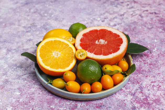 什锦什锦新鲜柑橘类水果切片切割多汁