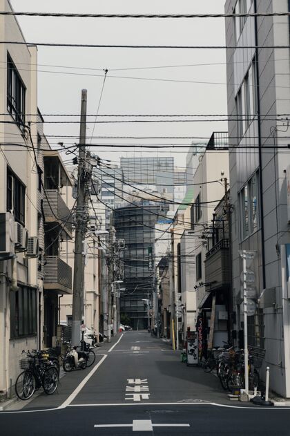 城市美丽的日本自行车城空街路面白天