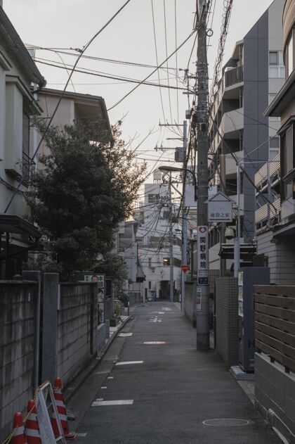空街狭窄街道和建筑物的城市景观城市白天日本