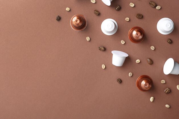 咖啡俯瞰咖啡豆和咖啡胶囊香气顶视图复制空间