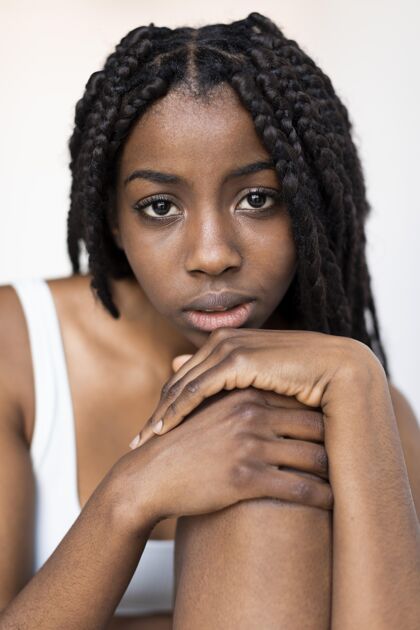 女性一个美丽的非洲裔美国女人的肖像社区年轻漂亮
