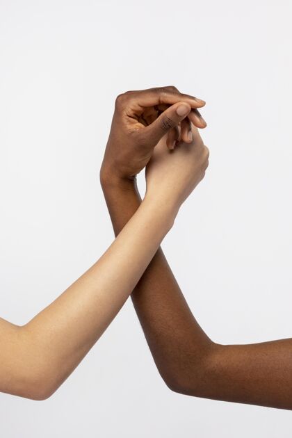 女性主义强壮的女性手牵手表示相互支持女性化女人非裔美国人