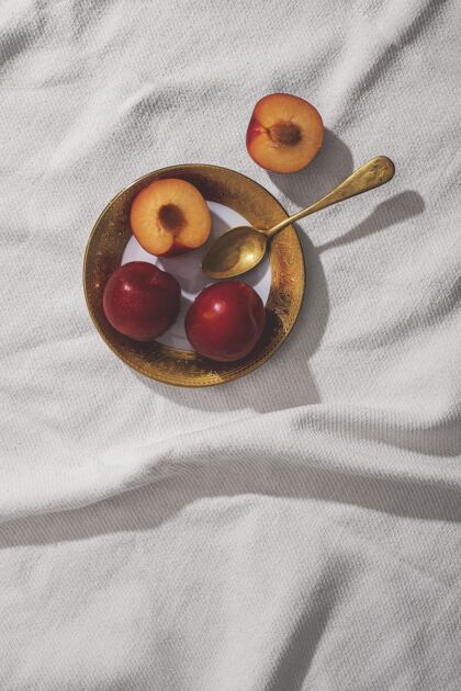 排列顶视图美味的杏子在盘子里平面图美食烹饪