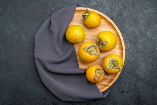 黄色顶视图新鲜柿子成熟甜甜 上桌深色水果醇厚成熟成熟食物顶部