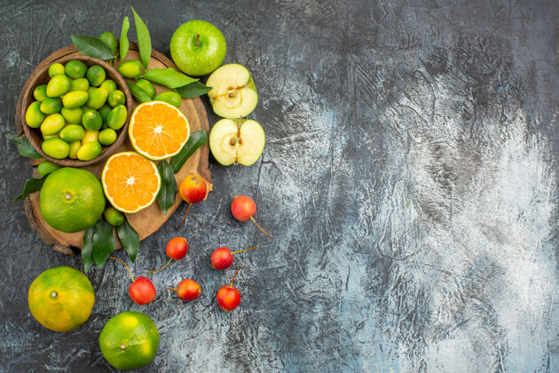 可食用水果从远处俯瞰水果开胃的苹果柑橘水果切菜板上的樱桃健康水果新鲜