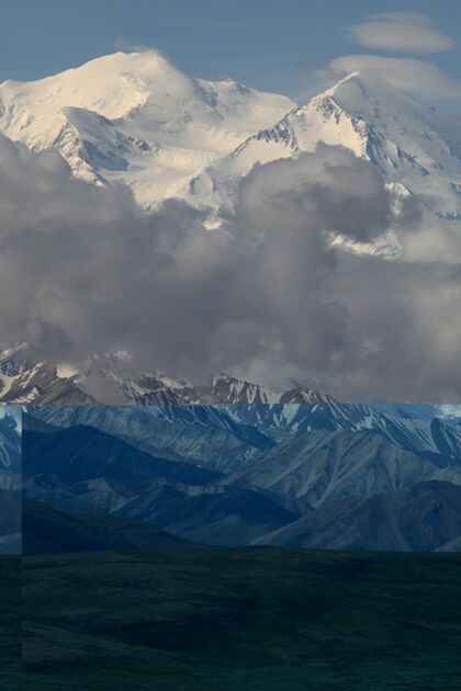 景观阿拉斯加美丽的落基山脉覆盖着白雪自然水冰川