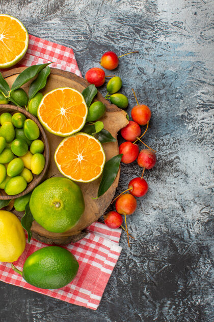 柠檬顶视柑橘类水果苹果柑橘类水果棋盘上的棋盘格桌布樱桃苹果农产品可食用水果