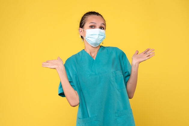 女医生正面图女医生穿着医用衬衫 戴着口罩 护士大流行医院病毒健康医学肖像医生