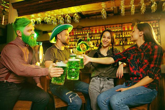 三叶草圣帕特里克节派对男性爱尔兰酒精