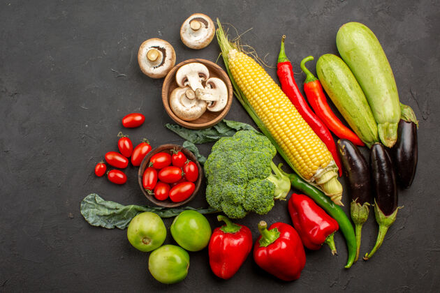 健康顶视图新鲜成熟的蔬菜组成的灰色背景饮食成熟食品