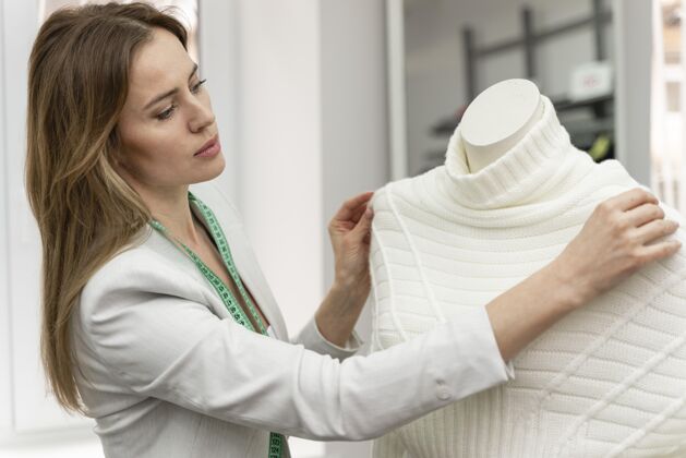 服装个人购物者测量衣服女性时尚服装工作