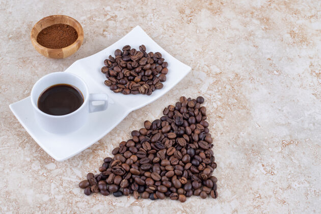 各种形式的咖啡芳香咖啡盘子