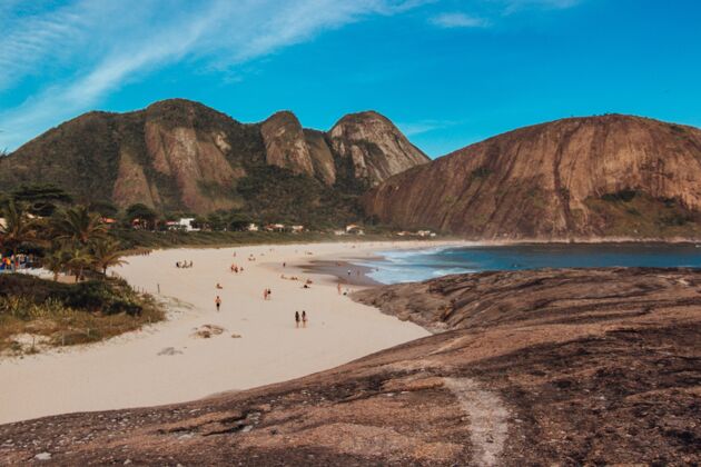 南方里约热内卢美丽的海滩景观 有令人敬畏的岩层和山脉沙滩风景山