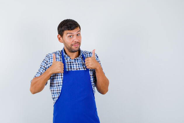 制服穿着蓝色围裙和衬衫的年轻男厨师成人围裙男士