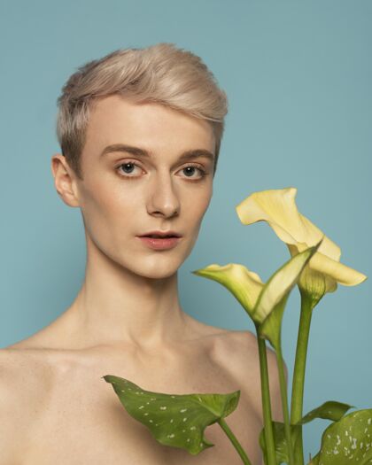 花带花的中镜头模特肖像姿势肖像自我护理