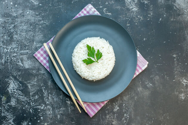 米饭近距离观看美味的米饭在盘子里美味食物晚餐