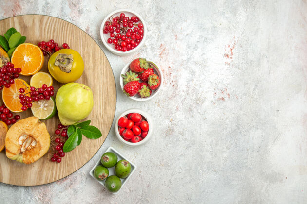 食物顶视图水果组成不同的水果淡白色桌上新鲜浆果成熟新鲜健康蔬菜