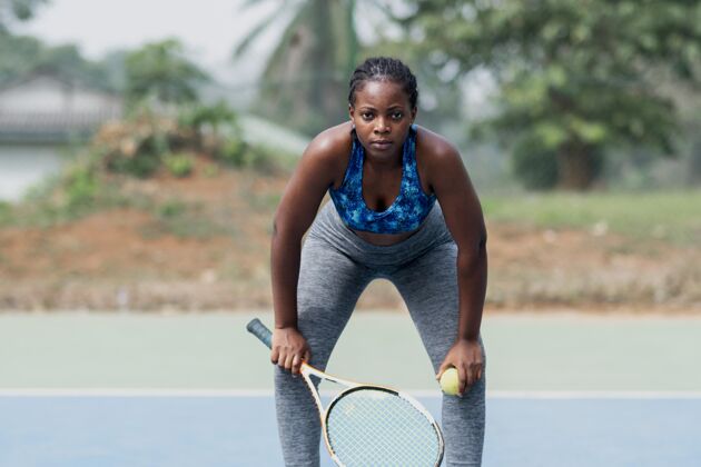 运动打网球的女人网球网球拍网球运动员