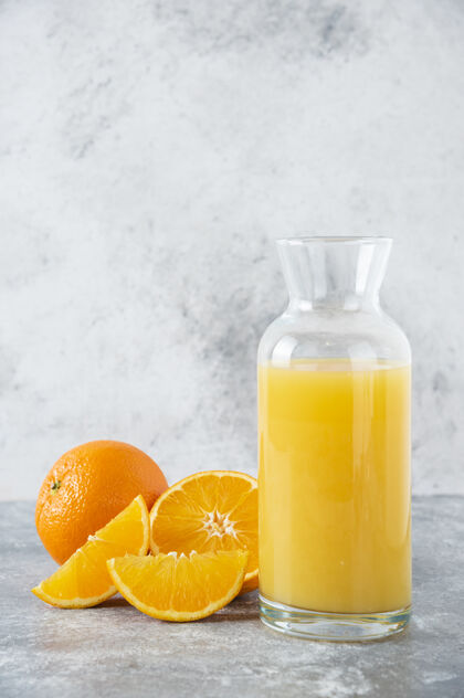 橙子一杯果汁和一片橙子味道刷新纯