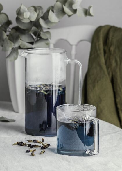 排毒桌上有健康的蓝色饮料成分食物提神饮料整理