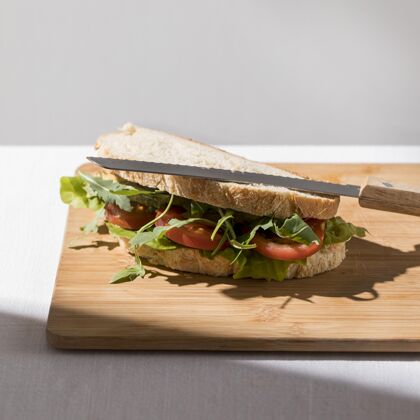 面包高角度的西红柿吐司三明治正餐佳肴吐司