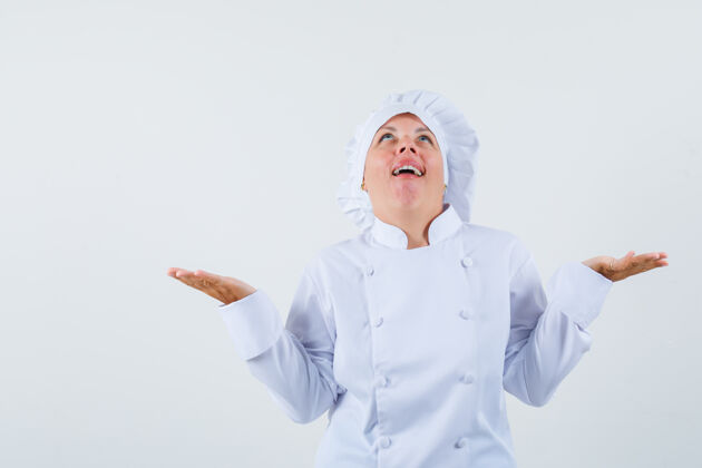 嘴唇一位身着白色制服的女厨师表现出无助的姿态 看上去充满希望粉色制服化妆品