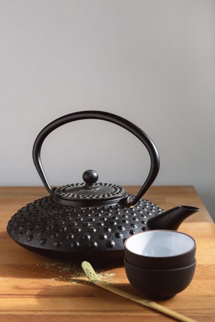 木托盘木制托盘上的茶壶和茶具桌子木棍茶壶