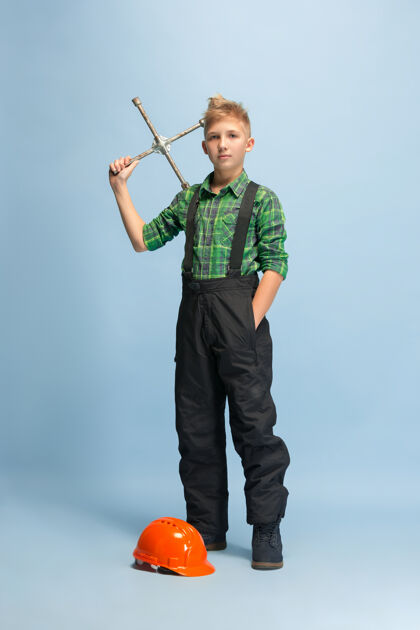 墙很高兴成为一个梦想成为工程师的男孩孩子技术建设者