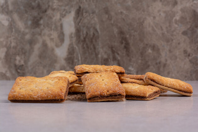 开胃菜白色背景麻布上的美味甜饼干高品质照片美味饼干营养