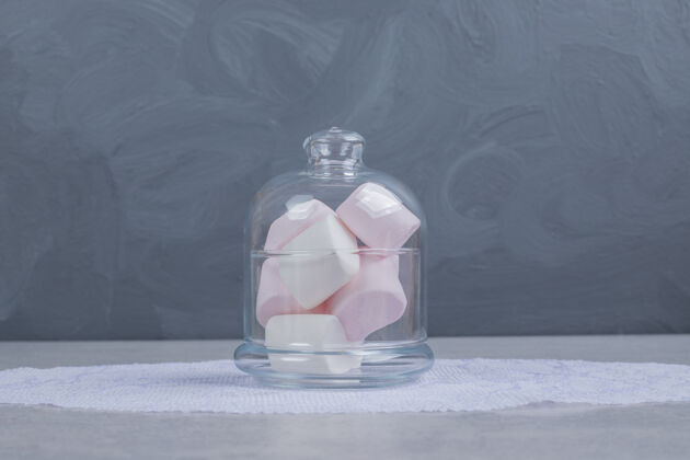 棉花糖彩色软棉花糖在玻璃罐高品质的照片软的好吃的玻璃杯