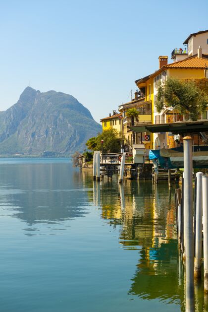 交通古老的甘德里亚村和阿尔卑斯山的卢加诺湖海洋瑞士老城区