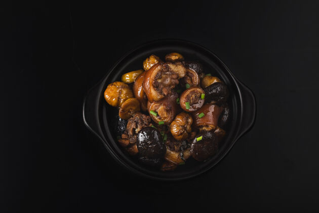 料理中国菜：红烧栗子猪尾烹饪排骨香菇
